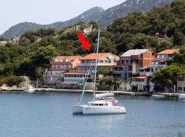 Apartments by the sea Zaklopatica, Lastovo - 8342, hotel en Lastovo