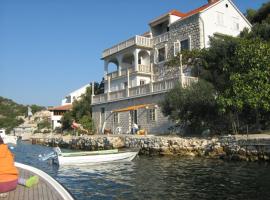 Apartments by the sea Zaklopatica, Lastovo - 8346, hotel ramah hewan peliharaan di Lastovo