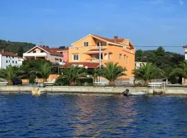Apartments by the sea Kukljica, Ugljan - 8478