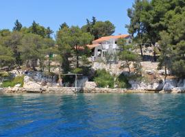 Secluded fisherman's cottage Lavdara, Dugi otok - 8175，位于萨利的酒店