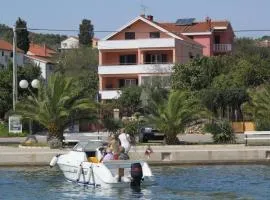 Apartments by the sea Kukljica, Ugljan - 8451