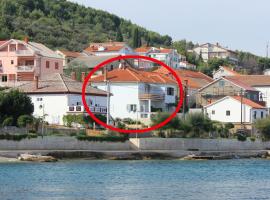 Apartments by the sea Kali, Ugljan - 8503, ξενοδοχείο σε Kali