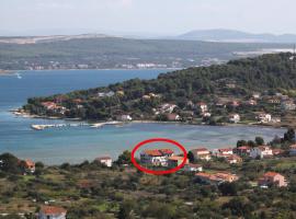 Apartments and rooms by the sea Mrljane, Pasman - 8464, bed and breakfast en Neviđane
