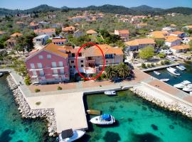 Apartments by the sea Poljana, Ugljan - 8432, ξενοδοχείο σε Poljana