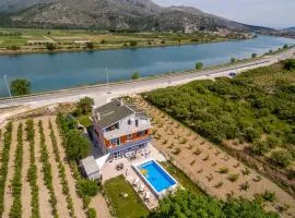 Holiday house with a swimming pool Opuzen, Neretva Delta - Usce Neretve - 8818