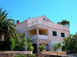 Apartments with a parking space Sumartin, Brac - 11387