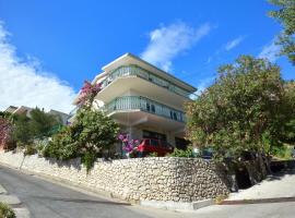 Apartments by the sea Suhi Potok, Omis - 11401, hotel in Jesenice