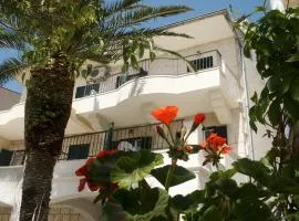 Apartments by the sea Podgora, Makarska - 11335