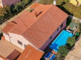 Holiday house with a swimming pool Fazana - 11396