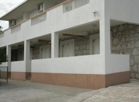 Apartments with a parking space Gradac, Makarska - 11332، فندق في غراداك