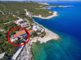 Apartments by the sea Cove Pokrivenik, Hvar - 10419, hotel in Zastražišće