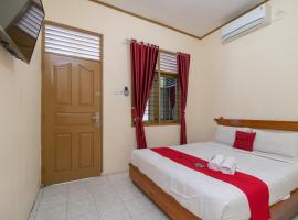 RedDoorz near RS Awal Bros Sudirman Pekanbaru, hotel v destinácii Parit