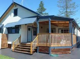 Mistys Beachside Cottage - Bring your own linen.