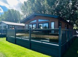 Laburnum Lodge with Hot Tub, hotel v destinaci York