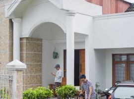 Vila murah di dekat kawasan wisata lembang、Citeureup 1のバケーションレンタル