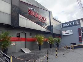 Motel Segredos (Adults Only), tuntihotelli kohteessa Guarulhos