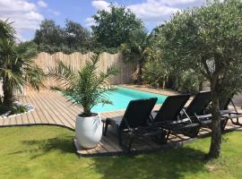 Maison avec piscine, jaccuzi, hammam à 800 m du lac, hotel a Gastes