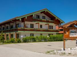 Aparthotel Chiemgaufuchs - CHIEMGAUKARTE, serviced apartment in Inzell
