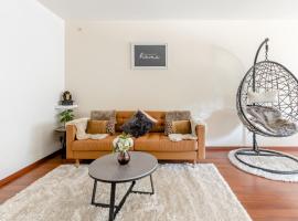 Luxe apt with parking & garden in wilrijk antwerp, apartment in Antwerp