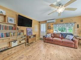 Lovely Waldo Cottage Escape - Pet Friendly!, villa in Waldo