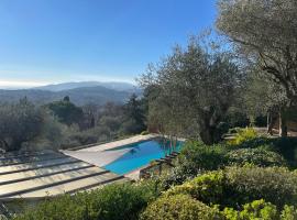 Villa atypique - Vue mer et piscine chauffée, hytte i Grasse