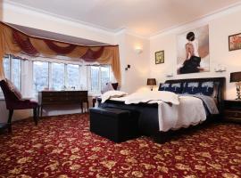 Luxury Suite in quiet countryside location, B&B in Swansea