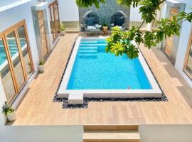 Moringa Resort - Studio B with Pool, open Air Shared Shower Bath, hotel with jacuzzis in Willemstad