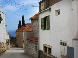 Apartments with a parking space Bol, Brac - 11568