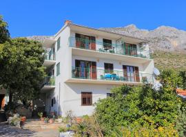 Apartments by the sea Podaca, Makarska - 11588, hotel with parking in Podaca
