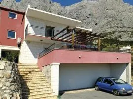 Apartments with a swimming pool Makarska - 13772