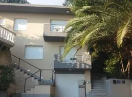 Family-friendly apartments with swimming pool Krilo Jesenice, Omis - 13898