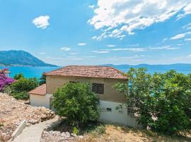 Apartments by the sea Podaca, Makarska - 13974, hotel with parking in Podaca