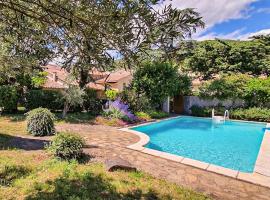 Nice Home In Berlou With Wifi, Private Swimming Pool And 3 Bedrooms, hotel em Berlou