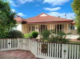 Ayr House - Echuca Holiday Homes