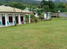 Rice field guest house, hotel v destinaci Kelimutu