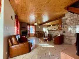 Gîte chaleureux avec cheminée près du Puy-en-Velay, idéal pour familles et séjours professionnels - FR-1-582-349