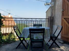 Petit appartement à proximité de St Florent โรงแรมที่มีที่จอดรถในVallecalle