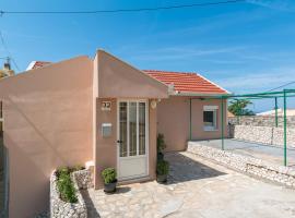 Apartments by the sea Brist, Makarska - 11039, hótel í Brist