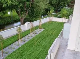 Apartament Zamkowa Park plus garaż podziemny oraz widok na Zamek krzyzacki z XIV wieku , ogród, rzekę i kanał węgorzewski