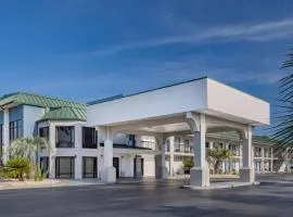 Days Inn & Suites by Wyndham Savannah Midtown