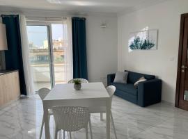 Condo with Patio overlooking Piazza, condominio en Gżira