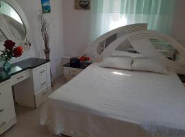 Cozy flat in Nea Makri: Néa Mákri'de bir ucuz otel
