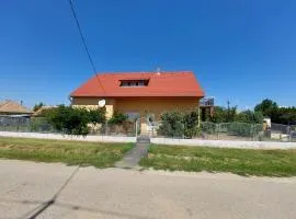 schönes Ferienhaus mit grossem Pool 1200 m zum Balaton