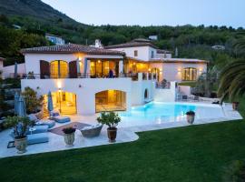Villa Maxima/5*+ with Gym/Spa/Wine/Photostudio, hotel v destinaci Tourrettes-sur-Loup