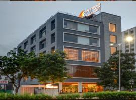 Pinnacle Grand Hotel, hotell i SG Highway i Ahmedabad