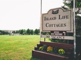 Island Life Cottages, hotel di Pantai Brackley