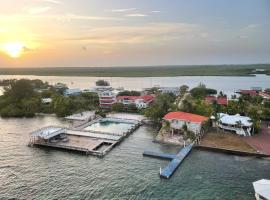 Coral View Beach Resort, hotel v destinaci Utila