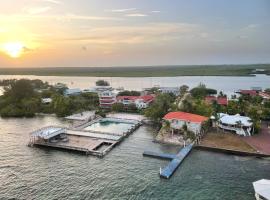 Coral View Beach Resort – hotel w mieście Utila