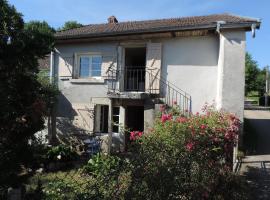 Petite maison rustique, hotel v destinaci Saint-Germain-en-Montagne