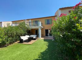 Maison avec piscine, climatisée, proche plage, ξενοδοχείο σε Roquebrune-sur Argens
